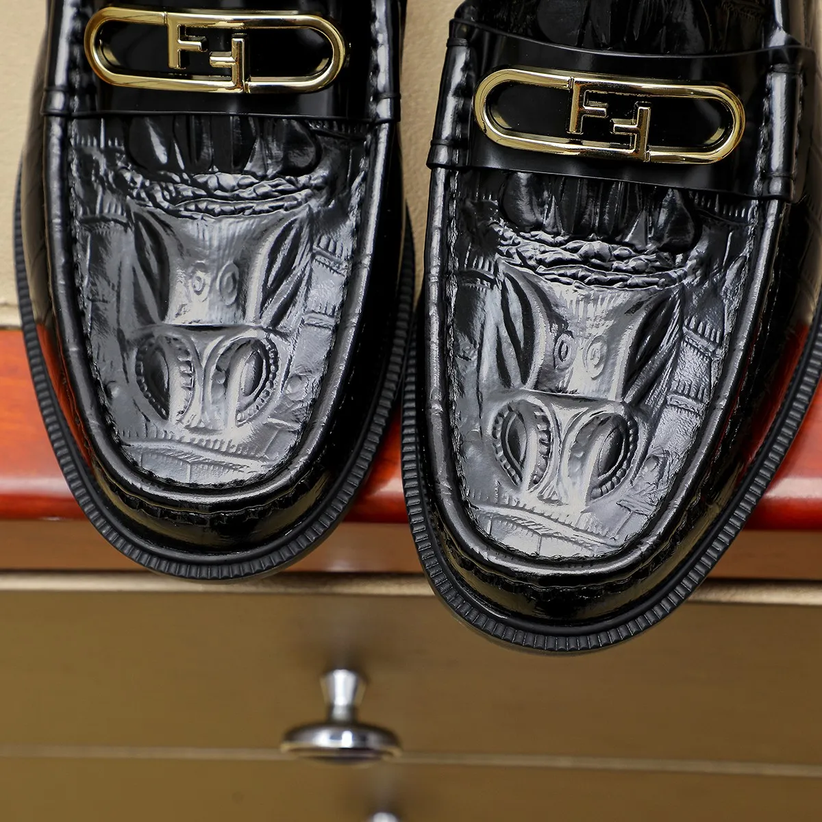 Men's shoes💰460 🕷🕷【FENDI】The latest men's formal leather shoes🇨🇳Classic series not to be missed💯The first layer is made of imported first-layer cowhide☘Original quality, the leather is smooth and delicate🎋The version is awesome, the perfect streamlined outline🍇🐮Leather lining, color, size 38-45...
